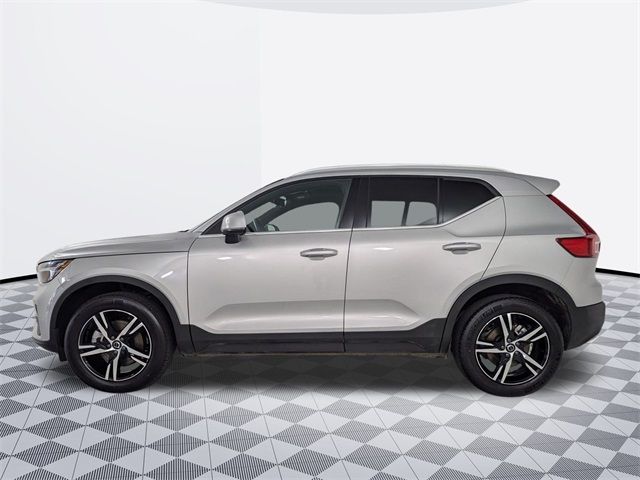 2025 Volvo XC40 Core Bright Theme