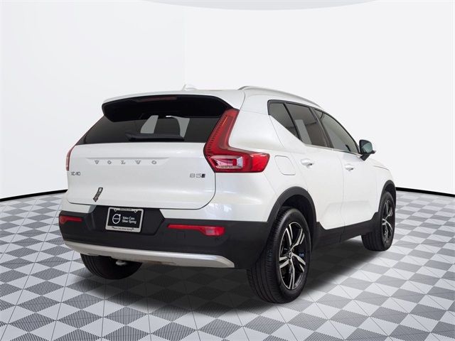 2025 Volvo XC40 Core Bright Theme