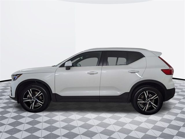 2025 Volvo XC40 Core Bright Theme