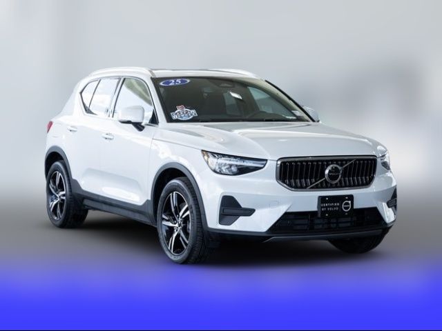 2025 Volvo XC40 Core Bright Theme