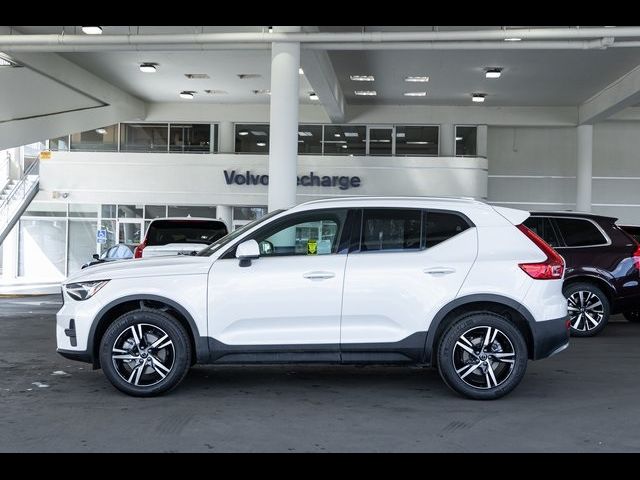 2025 Volvo XC40 Core Bright Theme