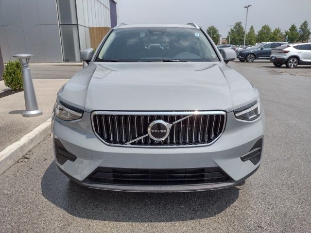 2025 Volvo XC40 Core Bright Theme