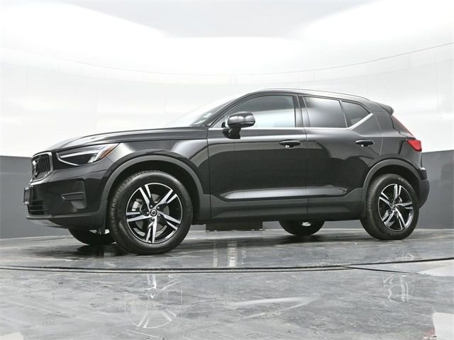 2025 Volvo XC40 Core Bright Theme