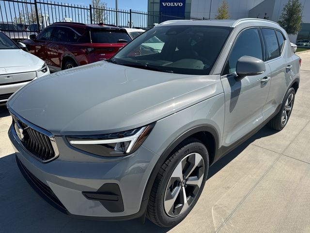 2025 Volvo XC40 Core Bright Theme