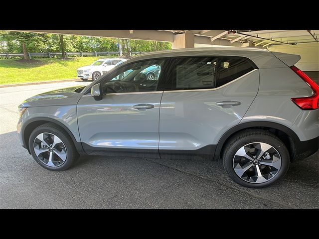 2025 Volvo XC40 Core Bright Theme