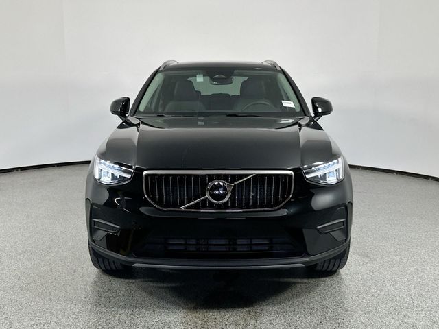 2025 Volvo XC40 Core Bright Theme