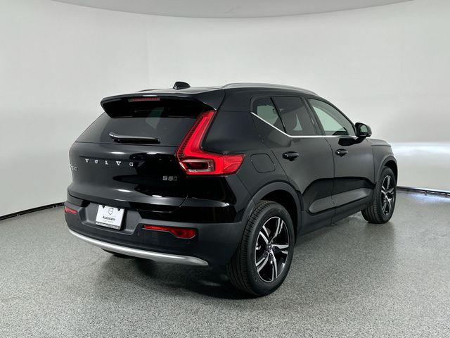 2025 Volvo XC40 Core Bright Theme