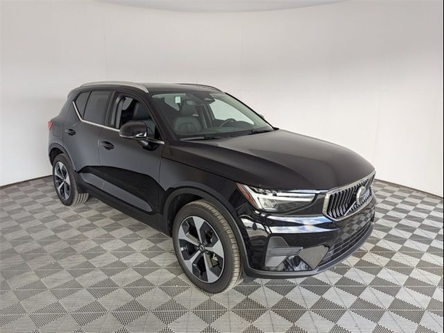 2025 Volvo XC40 Core Bright Theme