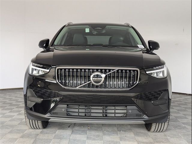 2025 Volvo XC40 Core Bright Theme