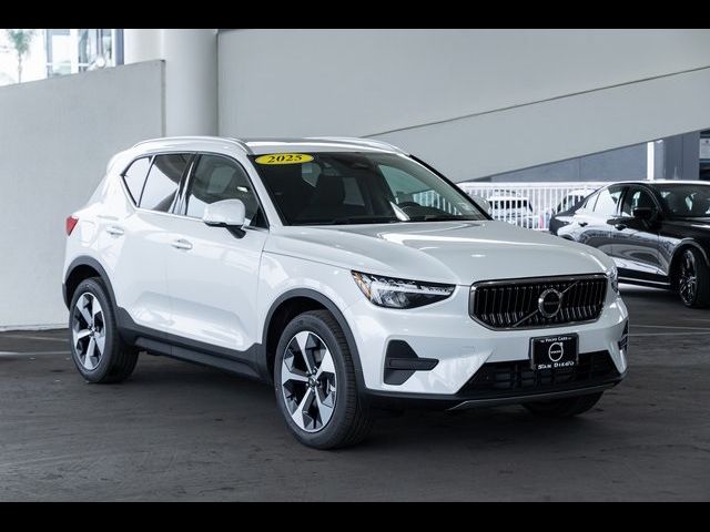 2025 Volvo XC40 Core Bright Theme