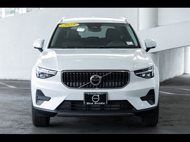 2025 Volvo XC40 Core Bright Theme