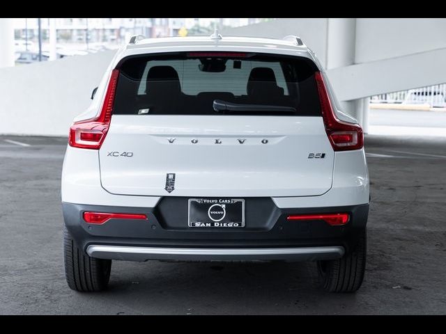 2025 Volvo XC40 Core Bright Theme