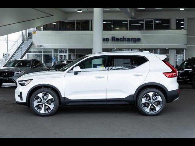 2025 Volvo XC40 Core Bright Theme