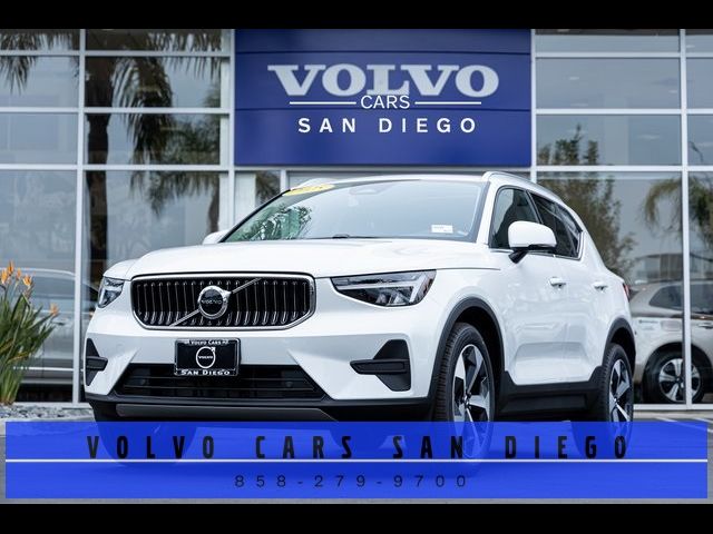 2025 Volvo XC40 Core Bright Theme