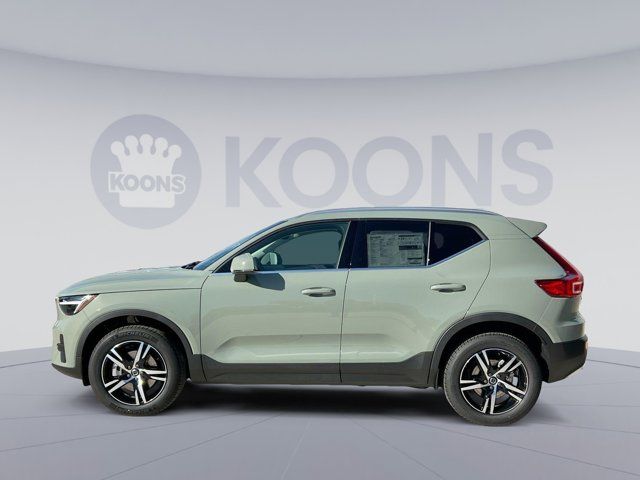 2025 Volvo XC40 Core Bright Theme