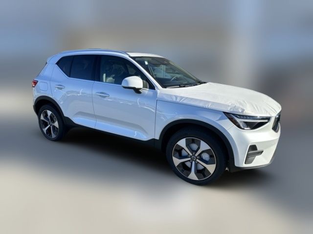 2025 Volvo XC40 Core Bright Theme