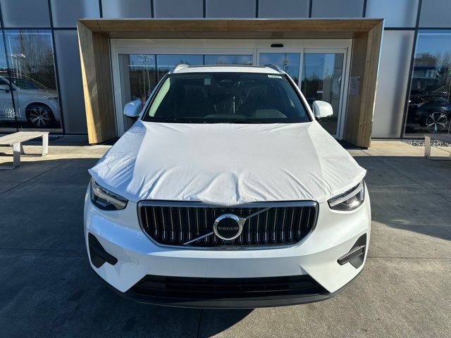 2025 Volvo XC40 Core Bright Theme