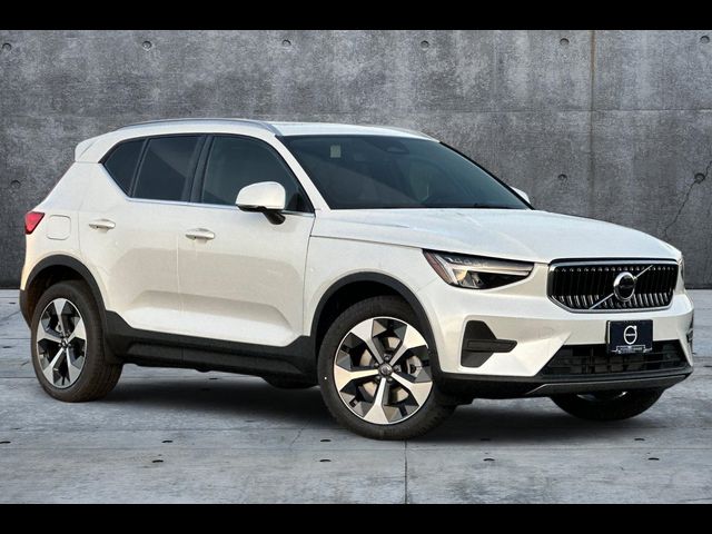 2025 Volvo XC40 Core Bright Theme