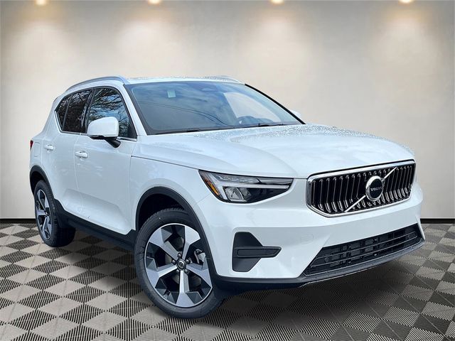 2025 Volvo XC40 Core Bright Theme