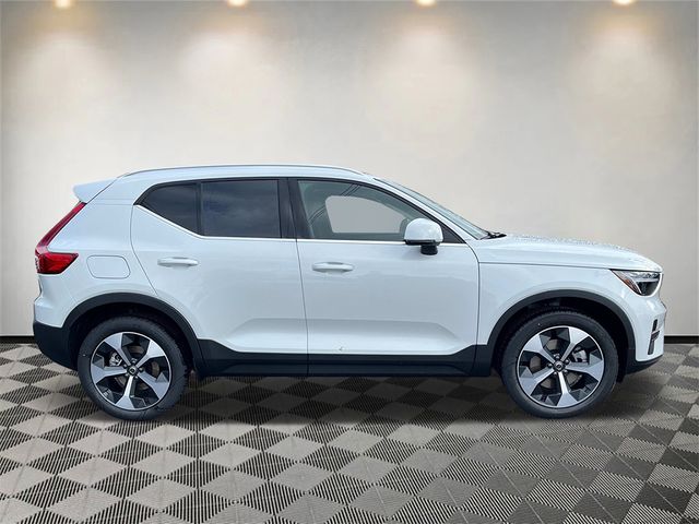 2025 Volvo XC40 Core Bright Theme