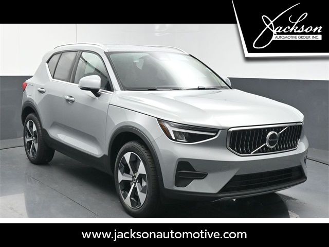 2025 Volvo XC40 Core Bright Theme