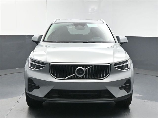 2025 Volvo XC40 Core Bright Theme