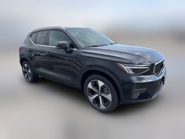 2025 Volvo XC40 Core Bright Theme