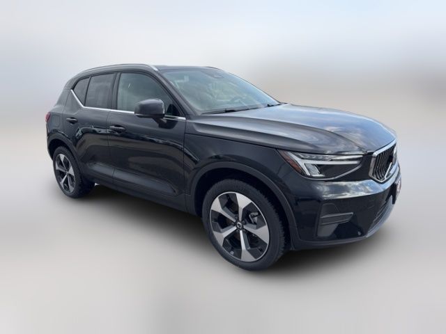 2025 Volvo XC40 Core Bright Theme