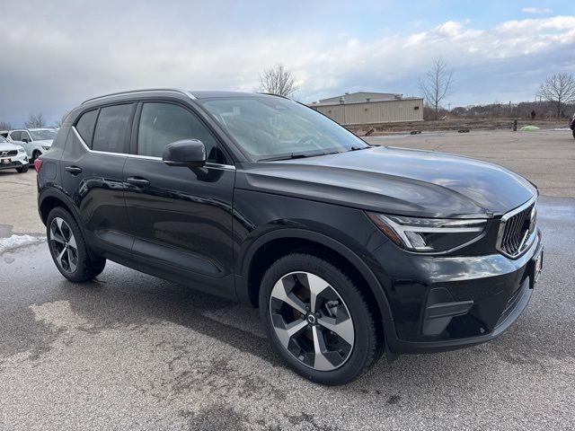 2025 Volvo XC40 Core Bright Theme