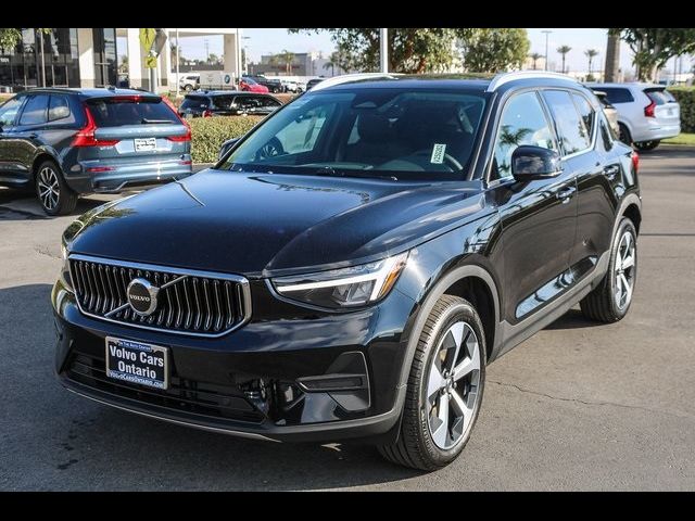 2025 Volvo XC40 Core Bright Theme