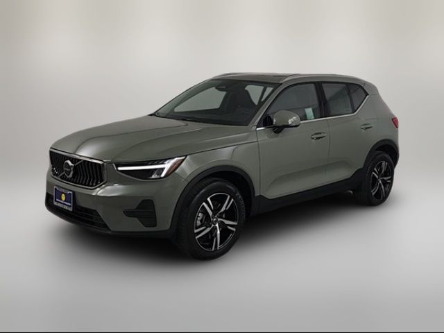 2025 Volvo XC40 Core Bright Theme