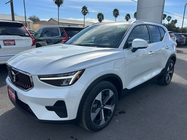 2025 Volvo XC40 Core Bright Theme