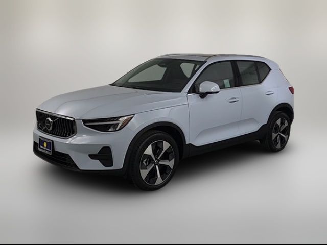 2025 Volvo XC40 Core Bright Theme