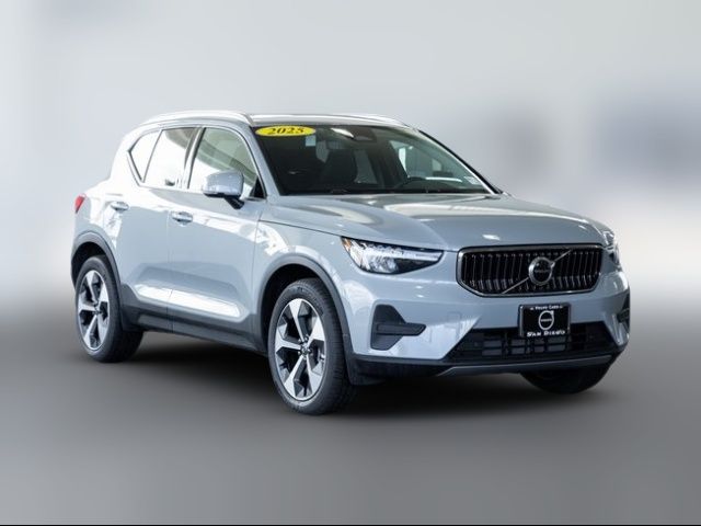 2025 Volvo XC40 Core Bright Theme