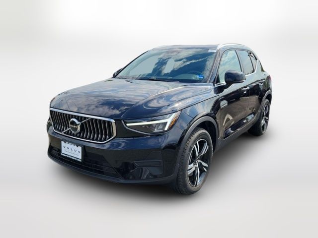 2025 Volvo XC40 Core Bright Theme