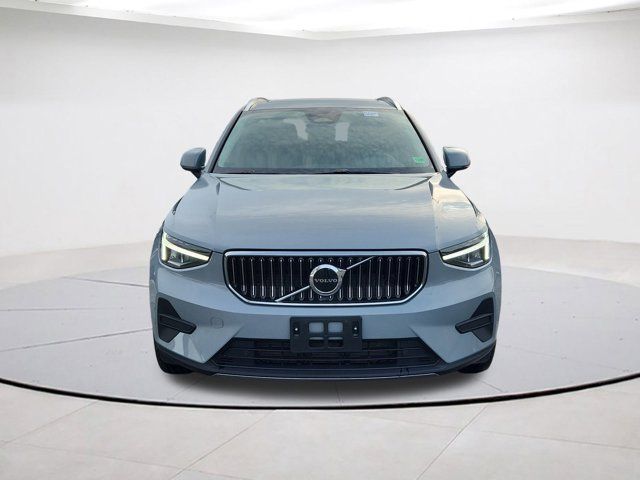 2025 Volvo XC40 Core Bright Theme
