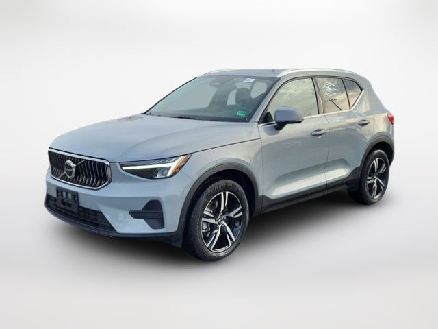 2025 Volvo XC40 Core Bright Theme