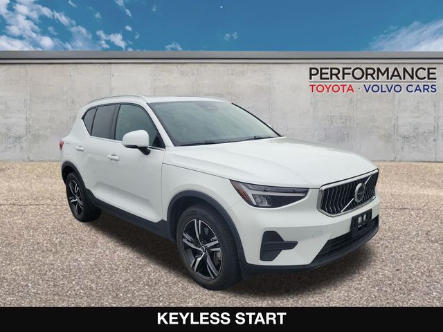 2025 Volvo XC40 Core Bright Theme