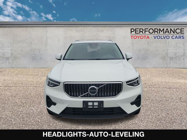 2025 Volvo XC40 Core Bright Theme