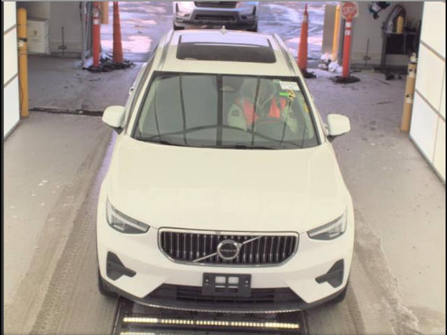 2025 Volvo XC40 Core Bright Theme
