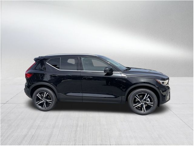 2025 Volvo XC40 Core Bright Theme