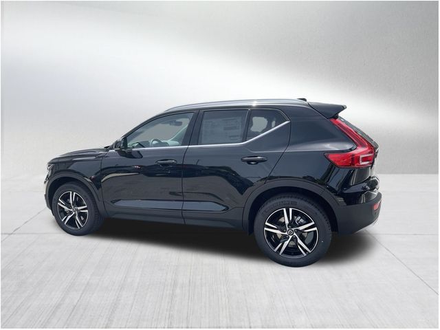 2025 Volvo XC40 Core Bright Theme