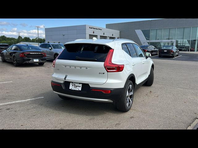 2025 Volvo XC40 Core Bright Theme