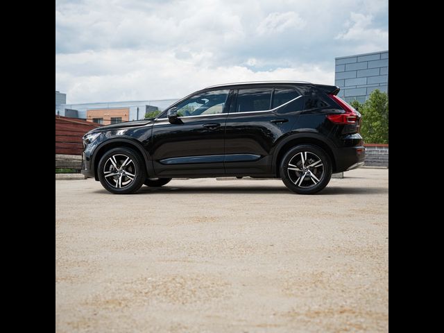 2025 Volvo XC40 Core Bright Theme