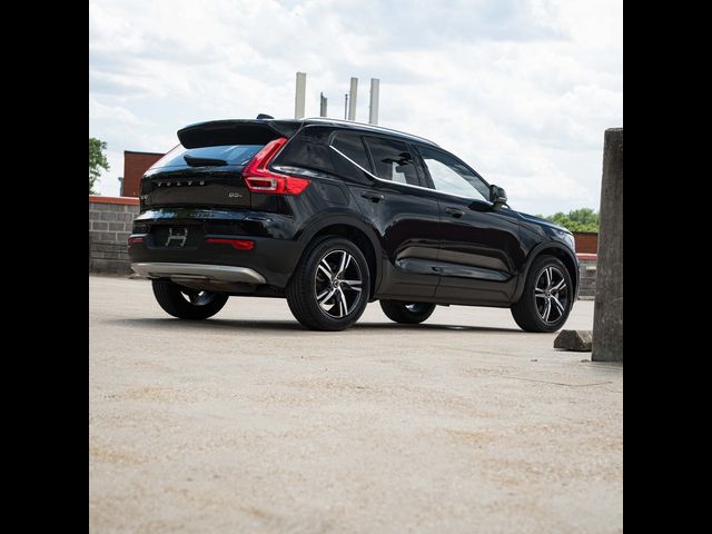 2025 Volvo XC40 Core Bright Theme
