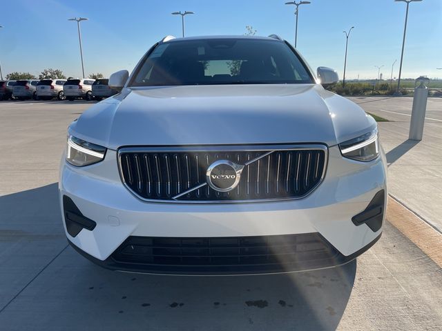 2025 Volvo XC40 Core Bright Theme