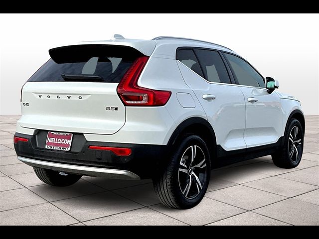 2025 Volvo XC40 Core Bright Theme