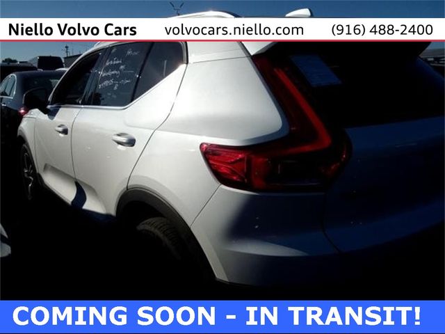 2025 Volvo XC40 Core Bright Theme