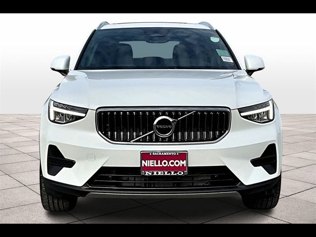 2025 Volvo XC40 Core Bright Theme