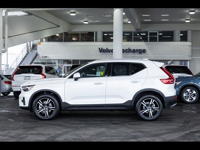 2025 Volvo XC40 Core Bright Theme